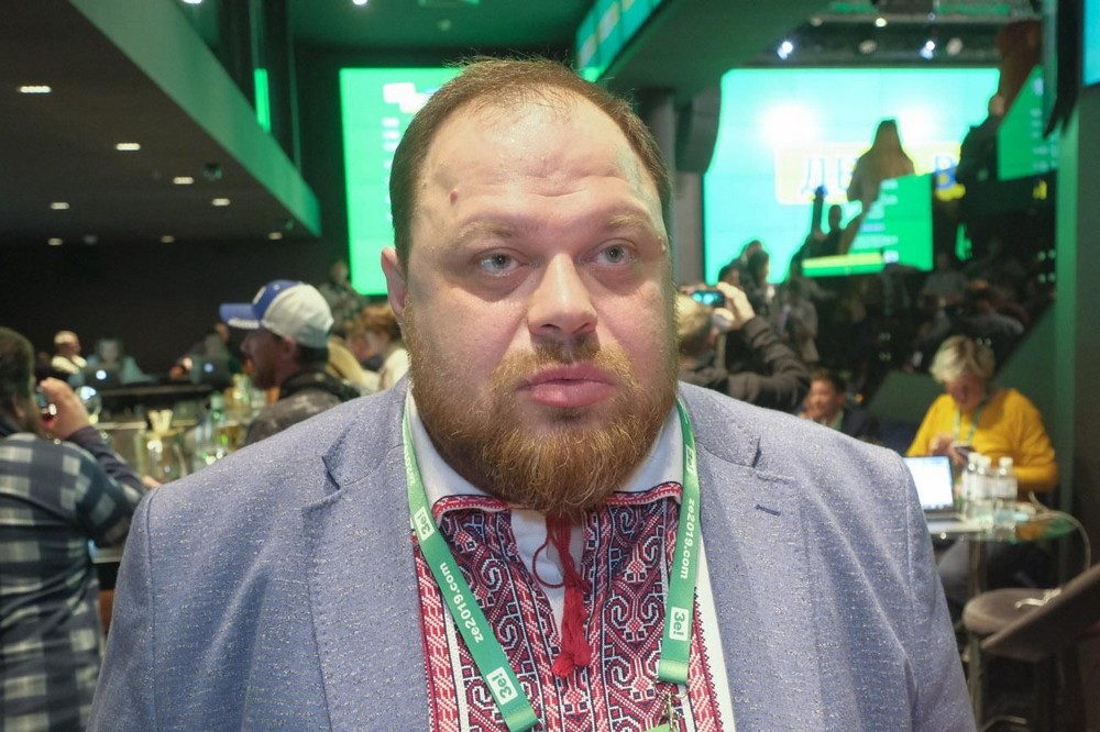 Стефанчук пропонує дозволити всім українцям мати власний герб