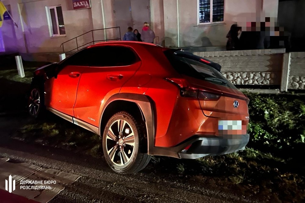 Суддя на Lexus збила двох людей на «зері»: смертельна ДТП на Прикарпатті – подробиці і фото Суддя на Lexus збила двох людей на «зері»: смертельна ДТП на Прикарпатті – подробиці і фото
