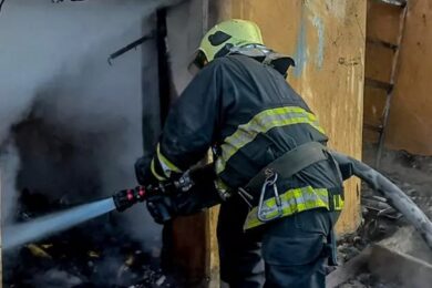 Собаку врятувала, а от сама опинилась у лікарні – жінка постраждала у пожежі на Вінниччині