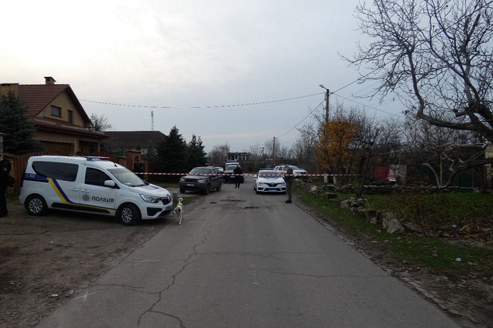 Нетверезий поліцейський посварився з військовими та почав стріляти по них, є поранені — подробиці інциденту на Запоріжжі 1 Нетверезий поліцейський посварився з військовими та почав стріляти по них, є поранені — подробиці інциденту на Запоріжжі