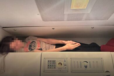 Ховалися в ніші для ковдр: