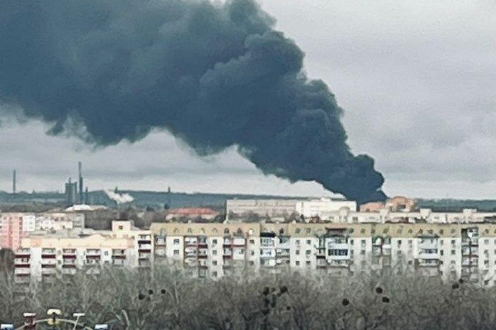 Після удару російського дрона Суми затягнуло димом – що відомо 1 Після удару російського дрона Суми затягнуло димом – що відомо