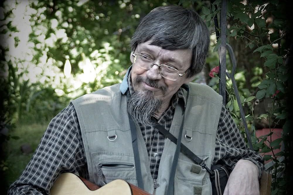 Актор і декоратор «Шоу довгоносиків» Вадим Тупчій загинув внаслідок обстрілу Києва 1 Актор і декоратор «Шоу довгоносиків» Вадим Тупчій загинув внаслідок обстрілу Києва