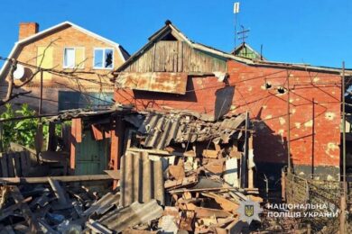 Загиблий і шестеро поранених, серед них дитина: ворог масовано атакував Дніпропетровщину