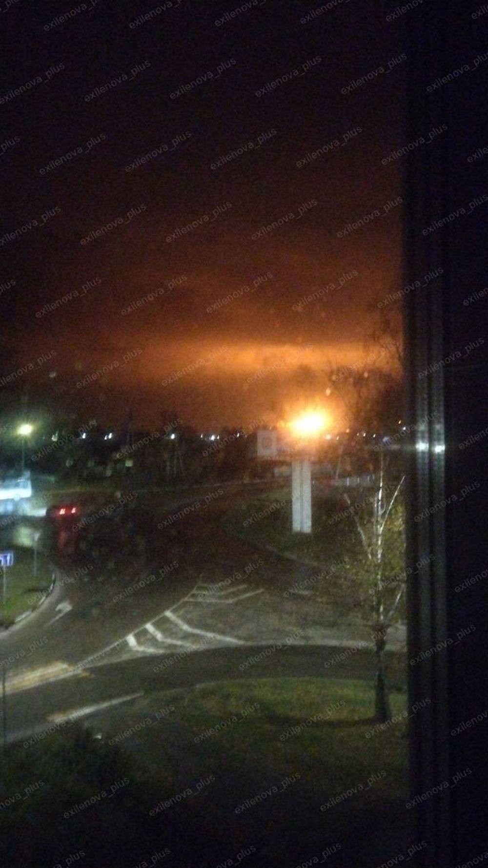 Понад 50 українських дронів атакували НПЗ у Нижньогородській області Росії (фото. відео) Понад 50 українських дронів атакували НПЗ у Нижньогородській області Росії (фото. відео)