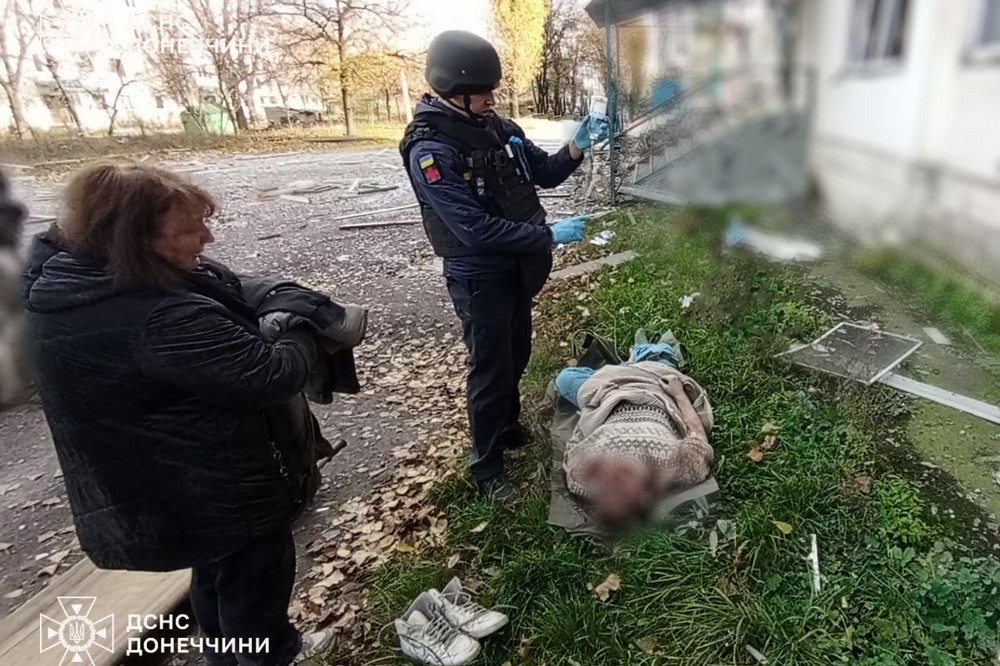 photo 2025 11 04 14 07 53 З-під завалів багатоповерхівки у Добропіллі вдалося дістати живим чоловіка – рятувальники працювали під загрозою повторного удару (фото, відео)