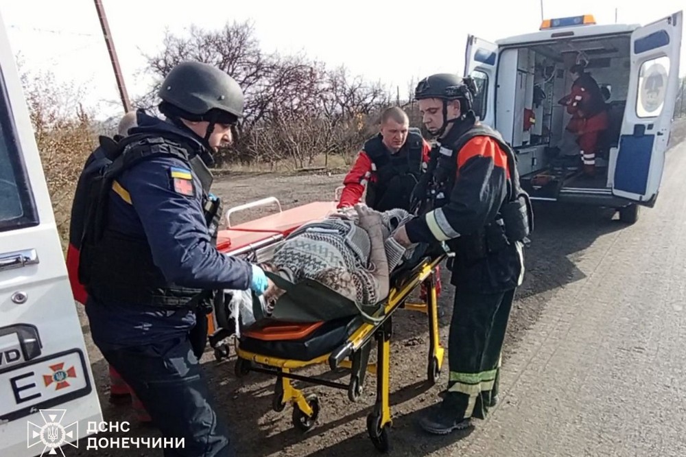 photo 2025 11 04 14 07 55 (2) З-під завалів багатоповерхівки у Добропіллі вдалося дістати живим чоловіка – рятувальники працювали під загрозою повторного удару (фото, відео)