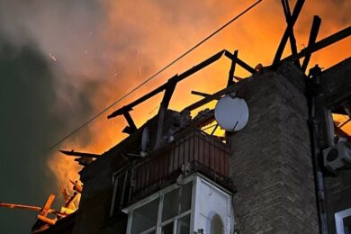 Багато поранених, під завалами шукають людей: ворог масовано атакував Кам’янське на Дніпропетровщині (фото)