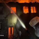 12 годин боролися з вогнем під загрозою повторних ударів рятувальники на Донеччині (фото)