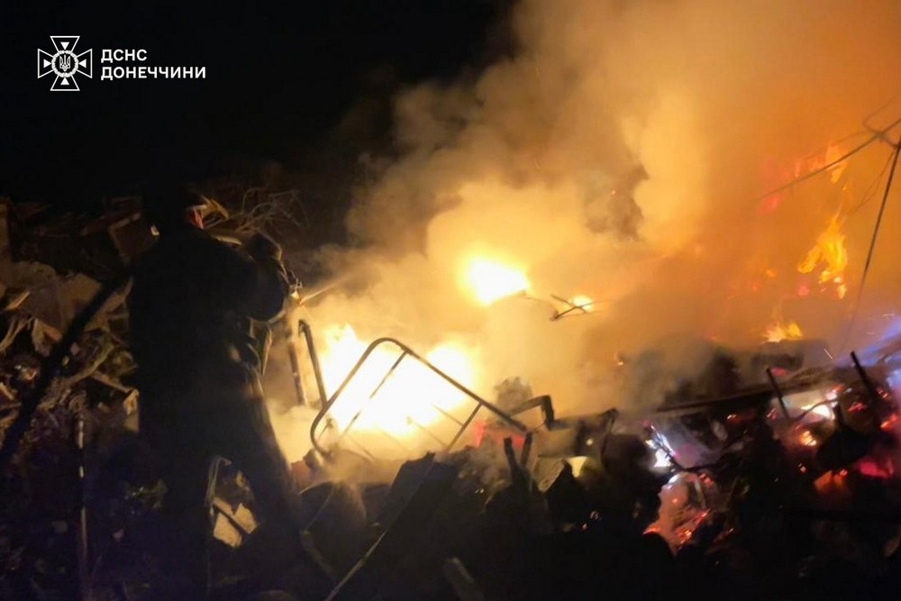 photo 2025 11 08 10 55 37 (2) 12 годин боролися з вогнем під загрозою повторних ударів рятувальники на Донеччині (фото)