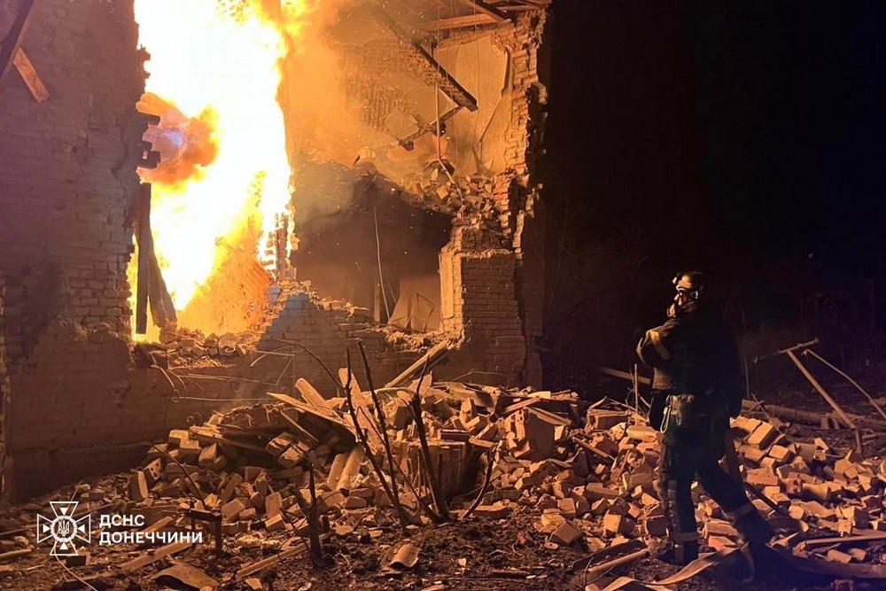 photo 2025 11 08 10 55 37 (3) 12 годин боролися з вогнем під загрозою повторних ударів рятувальники на Донеччині (фото)