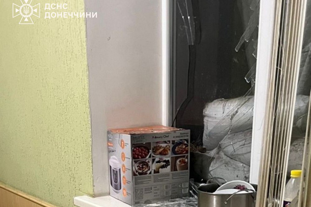 photo 2025 11 08 12 08 12 12 годин боролися з вогнем під загрозою повторних ударів рятувальники на Донеччині (фото)