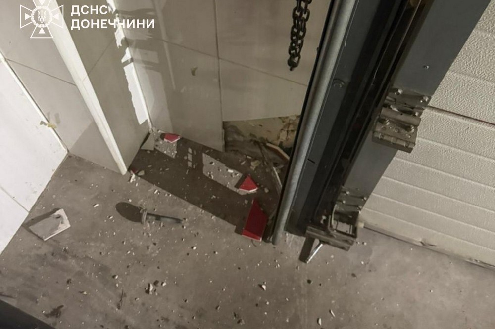 photo 2025 11 08 12 08 13 (2) 12 годин боролися з вогнем під загрозою повторних ударів рятувальники на Донеччині (фото)