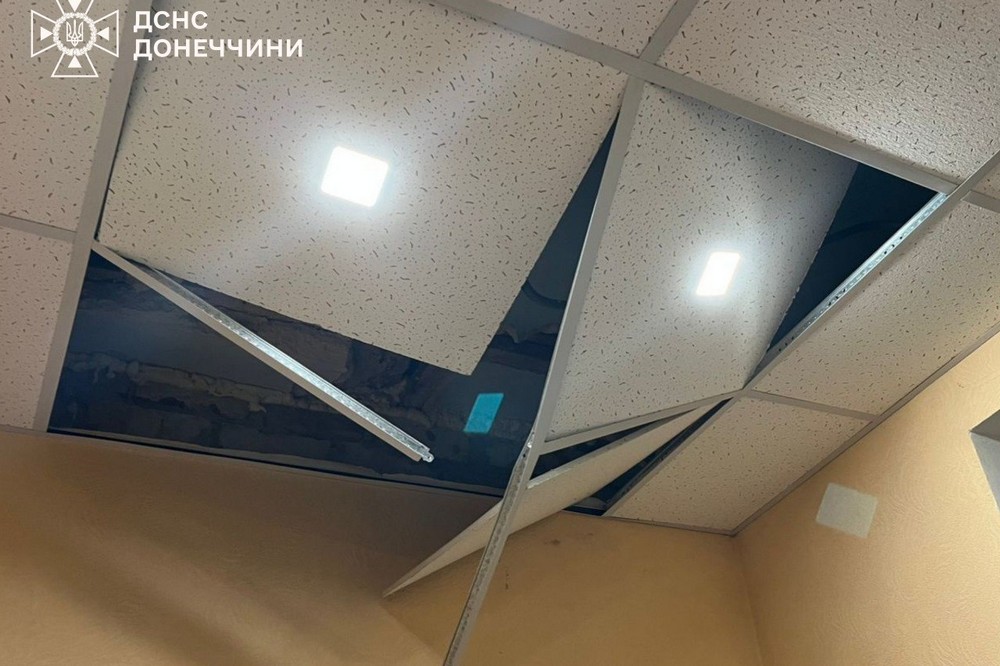 photo 2025 11 08 12 08 13 12 годин боролися з вогнем під загрозою повторних ударів рятувальники на Донеччині (фото)