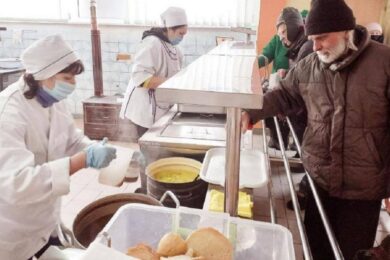 Безкоштовні гарячі обіди у Харкові: хто і де може отримати таку допомогу