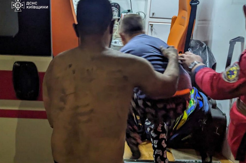 Вибухнув зарядний пристрій в квартирі на Київщині: постраждала родина з дітьми (фото)