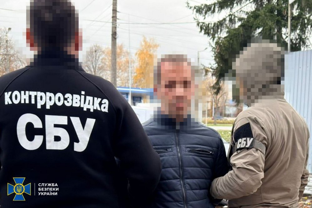 Іноземець наводив ворожі удари по енергооб’єктах біля Хмельницької АЕС – його викрито і затримано 1 Іноземець наводив ворожі удари по енергооб’єктах біля Хмельницької АЕС – його викрито і затримано