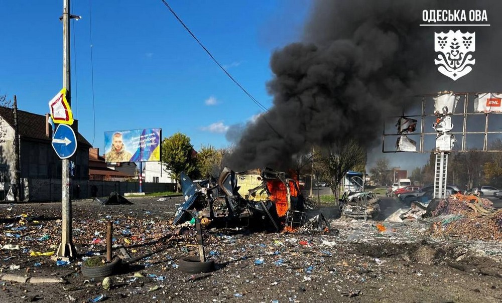 Ворожі дрони атакували ринок Чорноморську: є загиблі і багато поранених (відео)