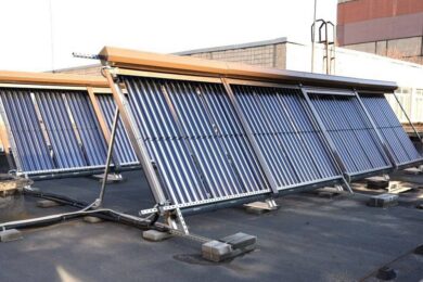 У Кривому Розі почали встановлювати геліосистеми для постійного забезпечення гарячою водою