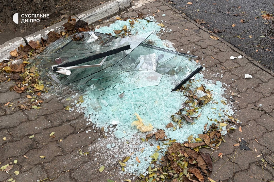 photo 2025 11 18 08 08 08 (2) У Дніпрі загорілася будівля «Суспільне» і «Українського Радіо», атаковано транспортну інфраструктуру, затримуються потяги (фото, відео)