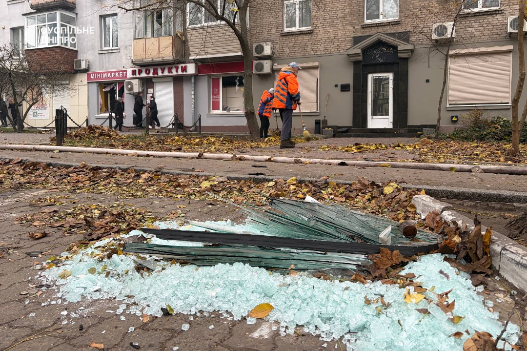 photo 2025 11 18 08 08 08 У Дніпрі загорілася будівля «Суспільне» і «Українського Радіо», атаковано транспортну інфраструктуру, затримуються потяги (фото, відео)