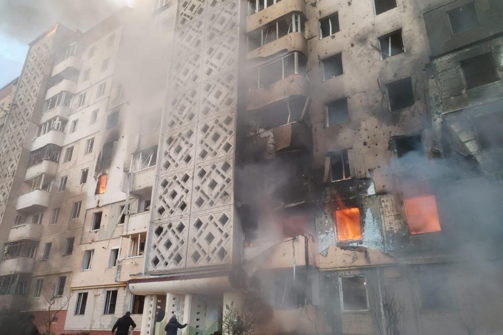 Багато загиблих і поранених, вміст хлору в повітрі підвищено в 6 разів: армія РФ вдарила по Тернополю (фото, відео)