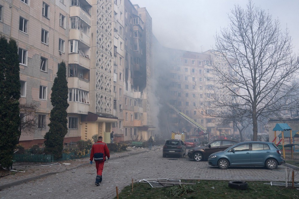 Багато загиблих і поранених, вміст хлору в повітрі підвищено в 6 разів: армія РФ вдарила по Тернополю (фото, відео)