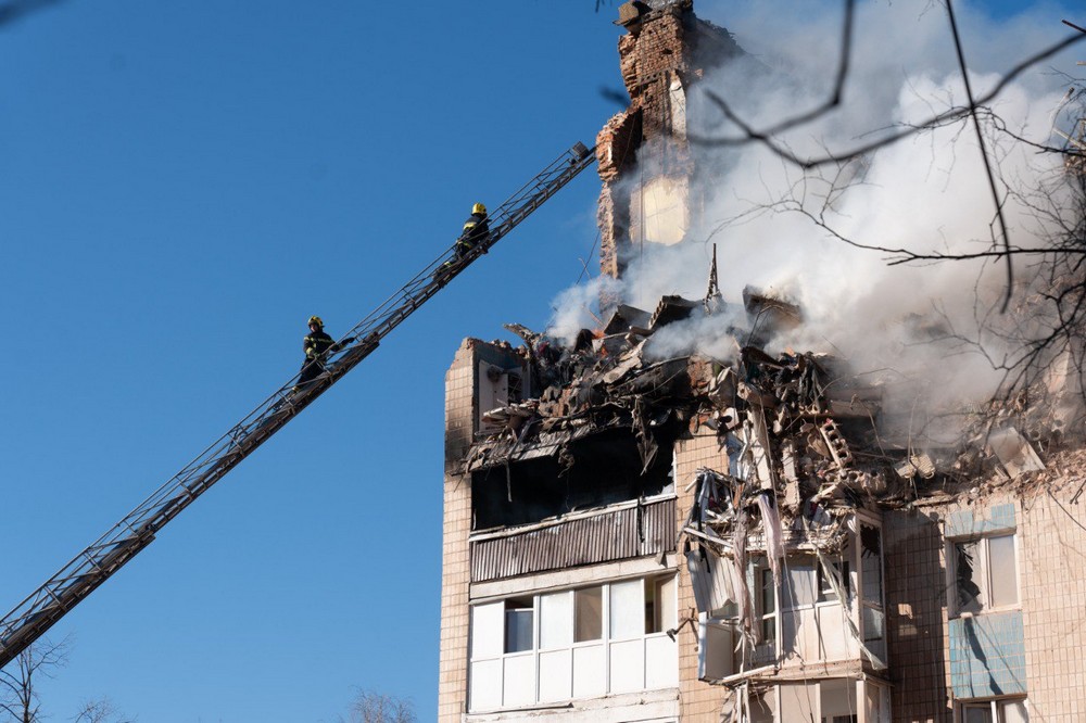 Багато загиблих і поранених, вміст хлору в повітрі підвищено в 6 разів: армія РФ вдарила по Тернополю (фото, відео)