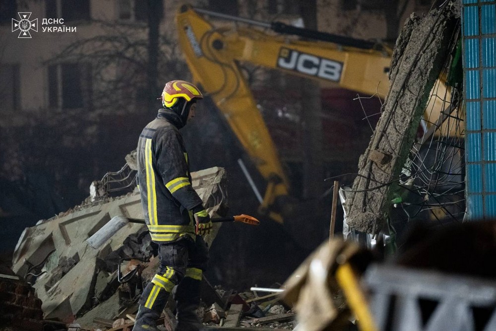 photo 2025 11 20 07 09 29 Ракетний удар по Тернополю: люди від жаху стрибали з вікон, багато зниклих безвісти – що відомо станом на ранок 20 листопада (фото, відео)