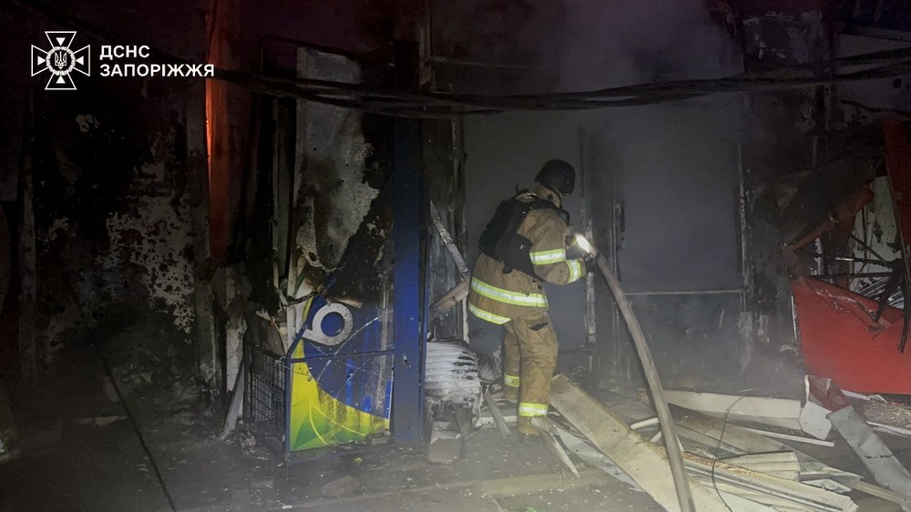 photo 2025 11 21 00 09 18 (4) Ворог вдарив по Запоріжжю: фото, відео