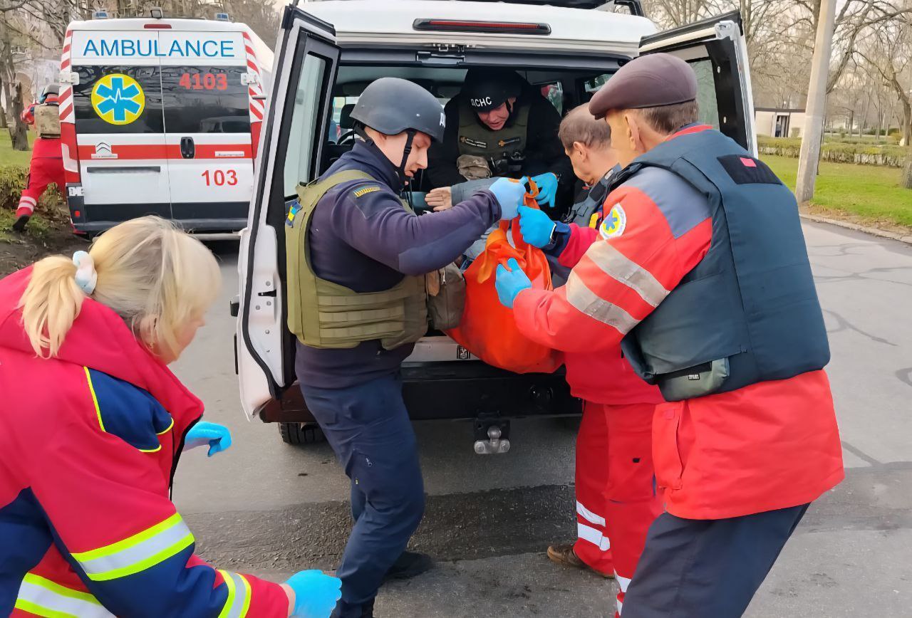 2 вбитих і 5 поранених: ворог весь день тероризує сьогодні Нікопольщину (фото) 1 2 вбитих і 5 поранених: ворог весь день тероризує сьогодні Нікопольщину (фото)