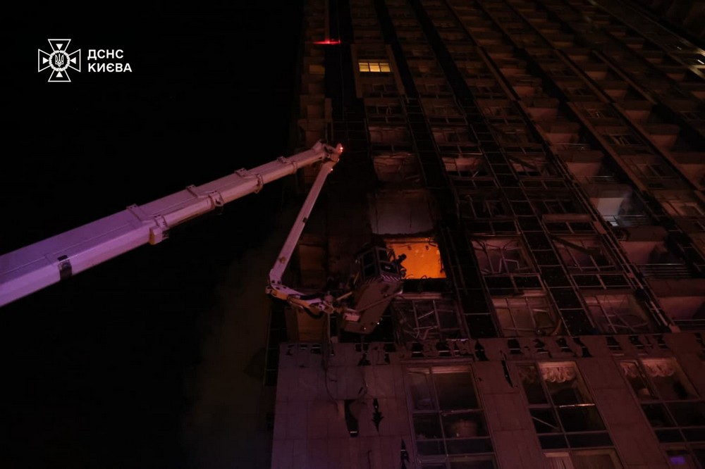 Фото наслідків ворожих атак на Київ і область