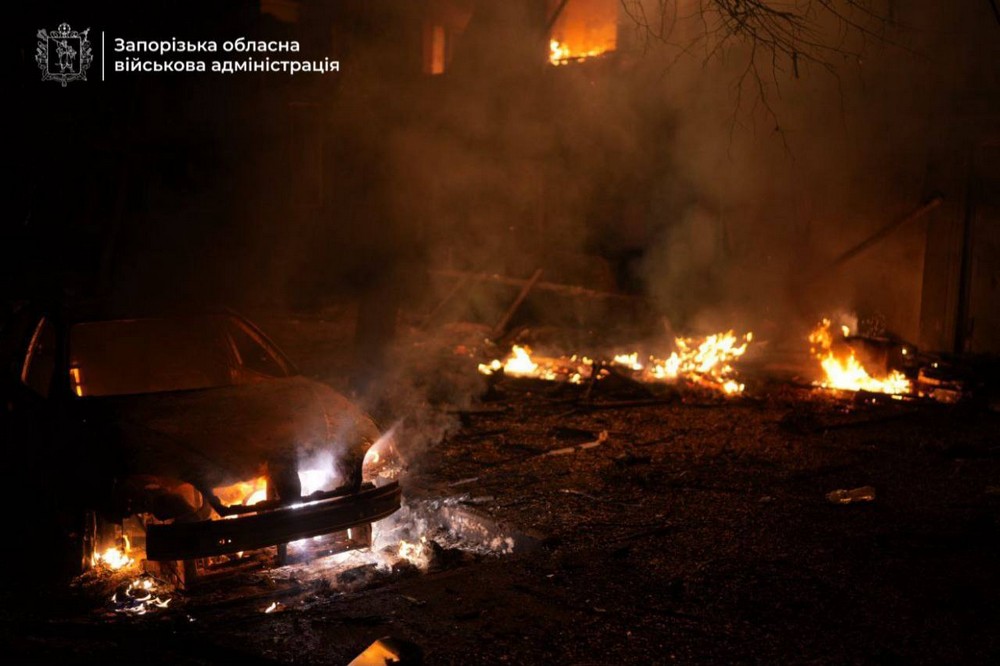 Близько 20 поранених, сльози і нові руйнування – ворог масовано атакував Запоріжжя (фото, відео) Близько 20 поранених, сльози і нові руйнування – ворог масовано атакував Запоріжжя (фото, відео)