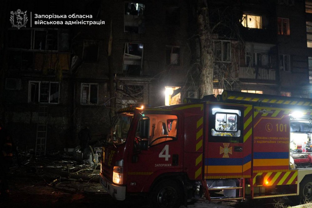 Близько 20 поранених, сльози і нові руйнування – ворог масовано атакував Запоріжжя (фото, відео) Близько 20 поранених, сльози і нові руйнування – ворог масовано атакував Запоріжжя (фото, відео)