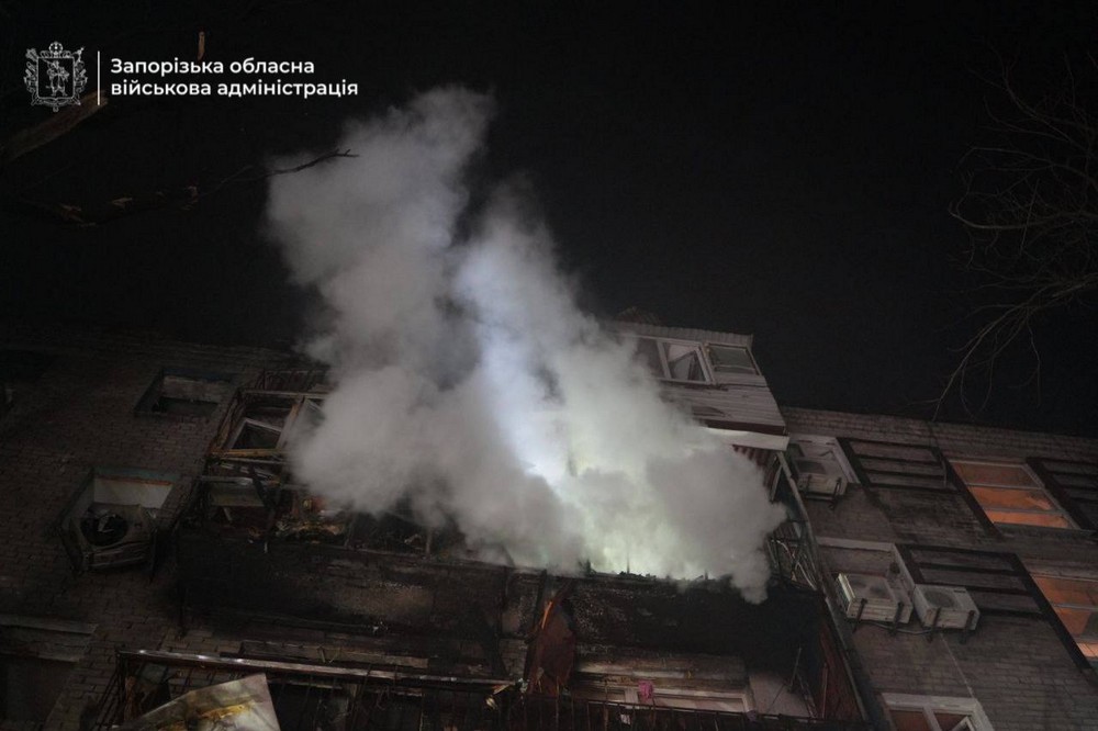 Близько 20 поранених, сльози і нові руйнування – ворог масовано атакував Запоріжжя (фото, відео) Близько 20 поранених, сльози і нові руйнування – ворог масовано атакував Запоріжжя (фото, відео)