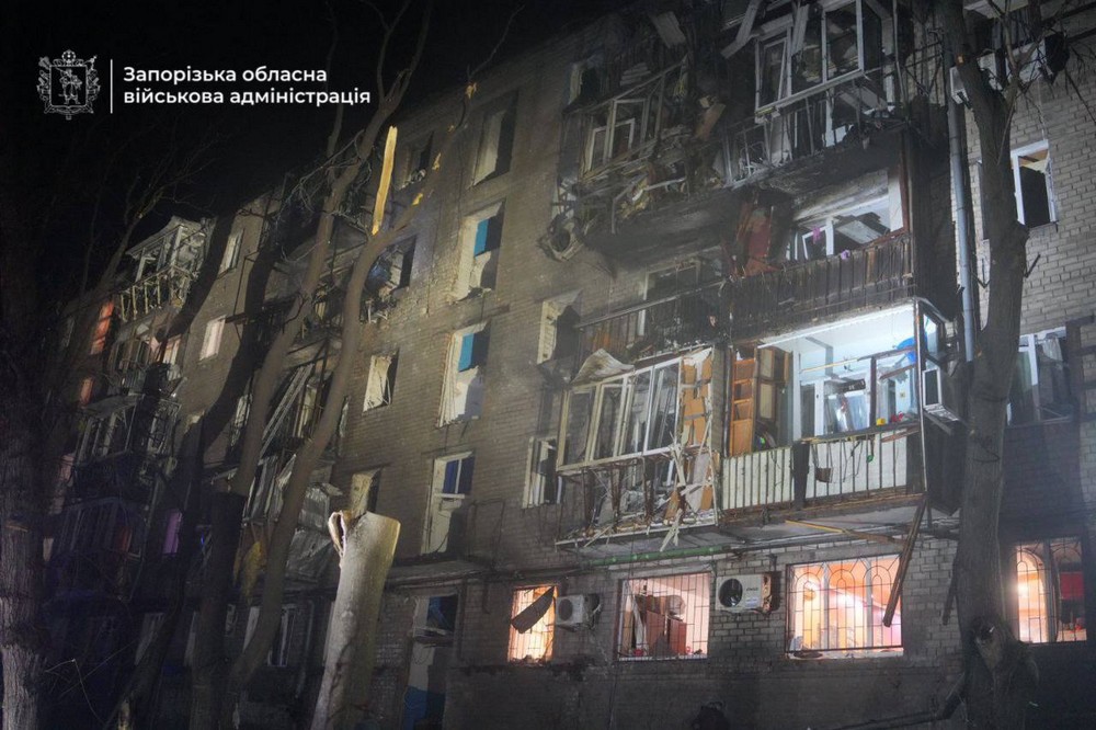 Близько 20 поранених, сльози і нові руйнування – ворог масовано атакував Запоріжжя (фото, відео) Близько 20 поранених, сльози і нові руйнування – ворог масовано атакував Запоріжжя (фото, відео)