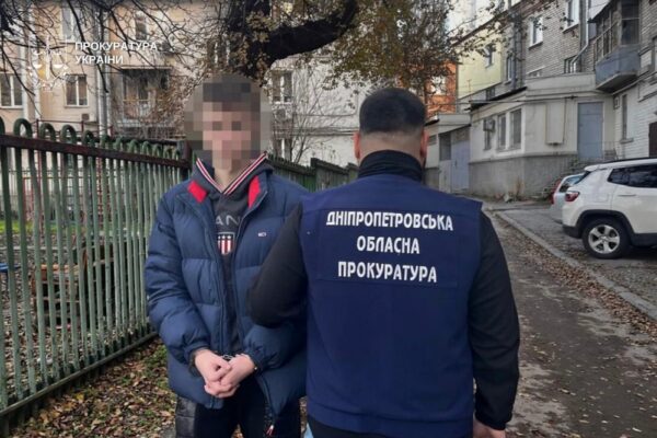 16-річний підліток з Сум влаштував подвійний теракт у Дніпрі: є загиблий, важко поранено поліцейського (фото)