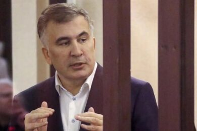 “Українці своїх не полишають” – Саакашвілі звернувся до Зеленського після повернення до в’язниці