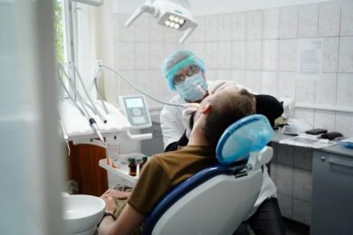 Безкоштовне лікування і протезування зубів для ветеранів у Нікополі: як отримати послугу