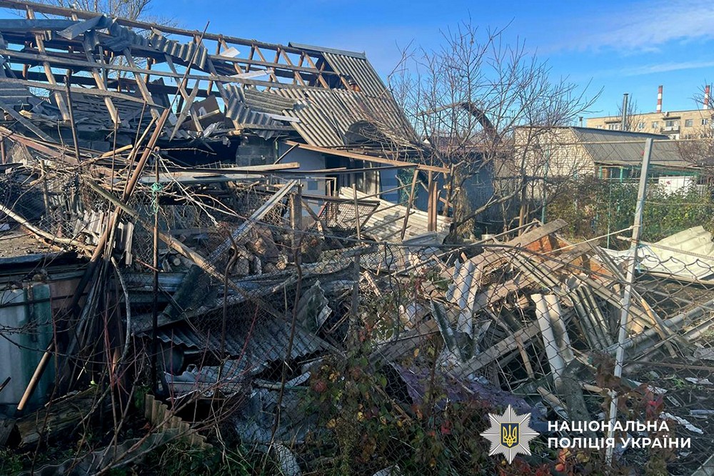 Дев’ять людей поранено, пошкоджено тролейбус, заклади освіти, 36 будинків – наслідки обстрілів Донеччини