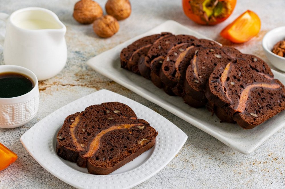 Рецепт дня: «Шоколадний кекс з хурмою та волоськими горіхами»