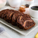 Рецепт дня: «Шоколадний кекс з хурмою та волоськими горіхами»