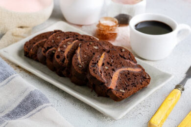 Рецепт дня: «Шоколадний кекс з хурмою та волоськими горіхами»