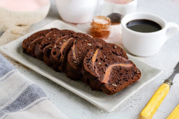 Рецепт дня: «Шоколадний кекс з хурмою та волоськими горіхами»