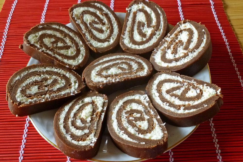 Рецепт дня: Рулет «Баунті» - десерт без випічки