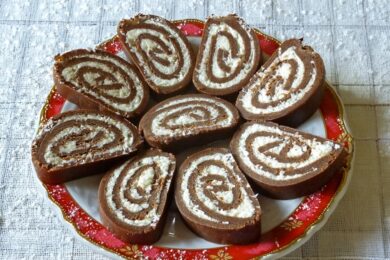 Рецепт дня: Рулет «Баунті» – десерт без випічки