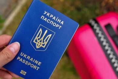 Увага! Відбулися зміни у паспортній сфері: що потрібно знати і зробити українцям