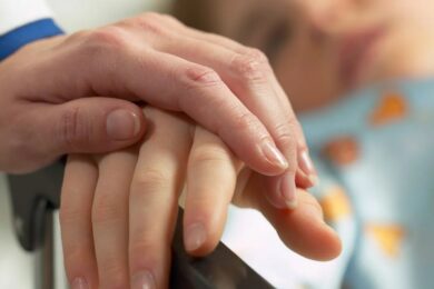 Смерть дитини від пневмонії: на Кіровоградщині матері повідомили про підозру