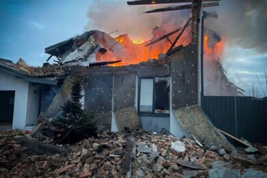 Нічна масована повітряна атака 23 грудня: серед вбитих маленька дитина, удари по енергетиці, відключення світла у багатьох областях – все, що відомо (фото, відео)