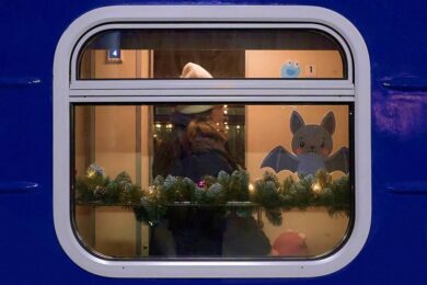 УЗ призначає додаткові поїзди на зимові свята: перелік